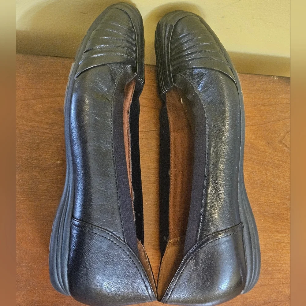 Cobb Hill RevCraze ballet flats by Rockport Size 8